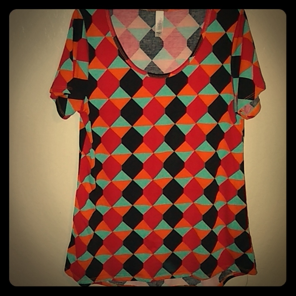 LulaRoe Classic T Small ❤️💚🖤